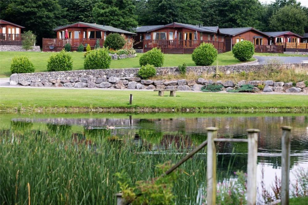 2 Bedroom Lakeview Lodge - Ensuite & Balcony Deck Carnforth Exterior foto