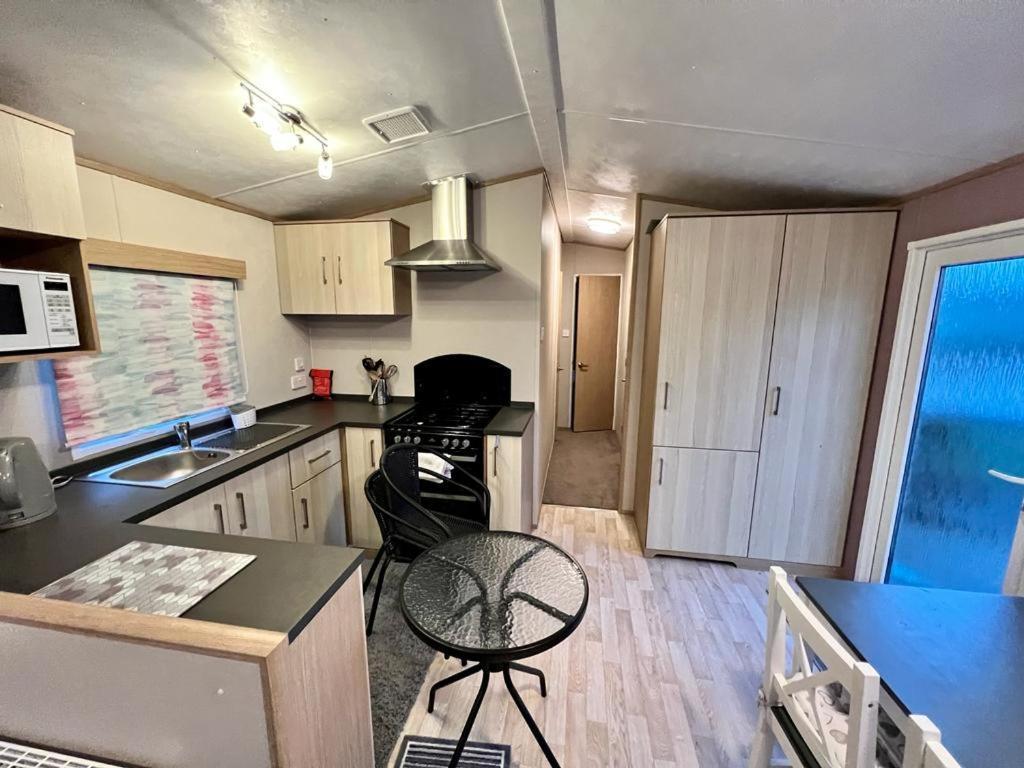 2 Bedroom Lakeview Lodge - Ensuite & Balcony Deck Carnforth Exterior foto